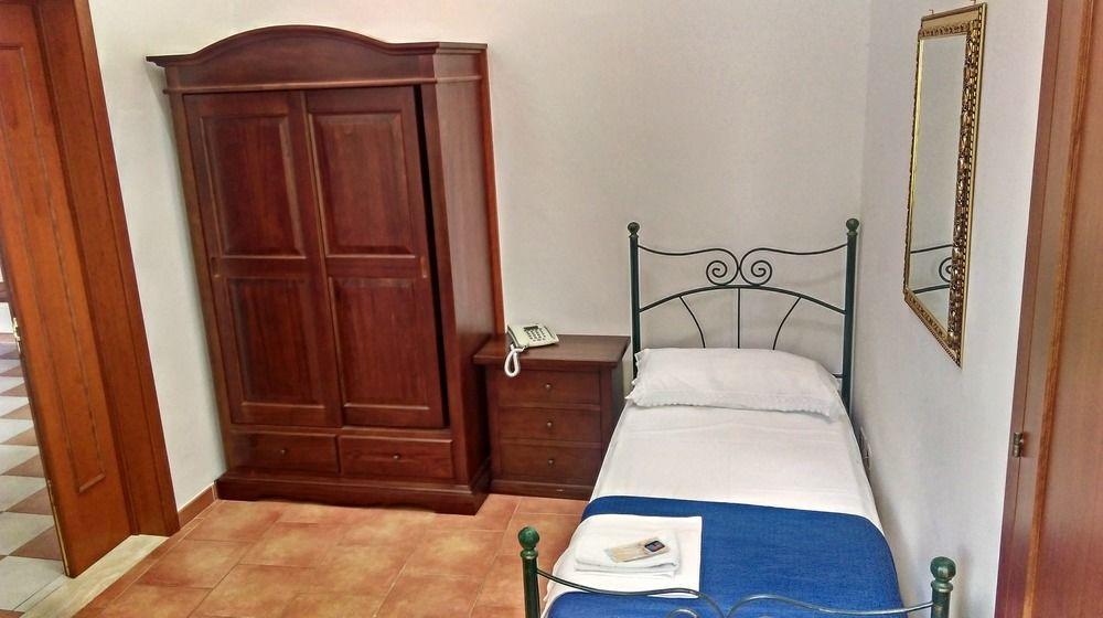 Istituto Antonacci Rooms Lecce Zewnętrze zdjęcie