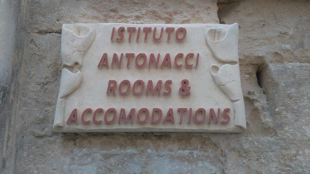 Istituto Antonacci Rooms Lecce Zewnętrze zdjęcie